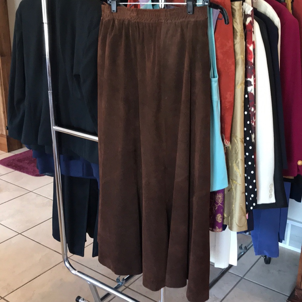 100% Leather skirt.